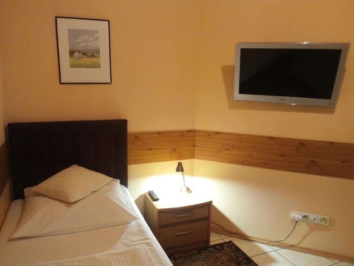 Villa Minerva Zielona Góra Esterno foto