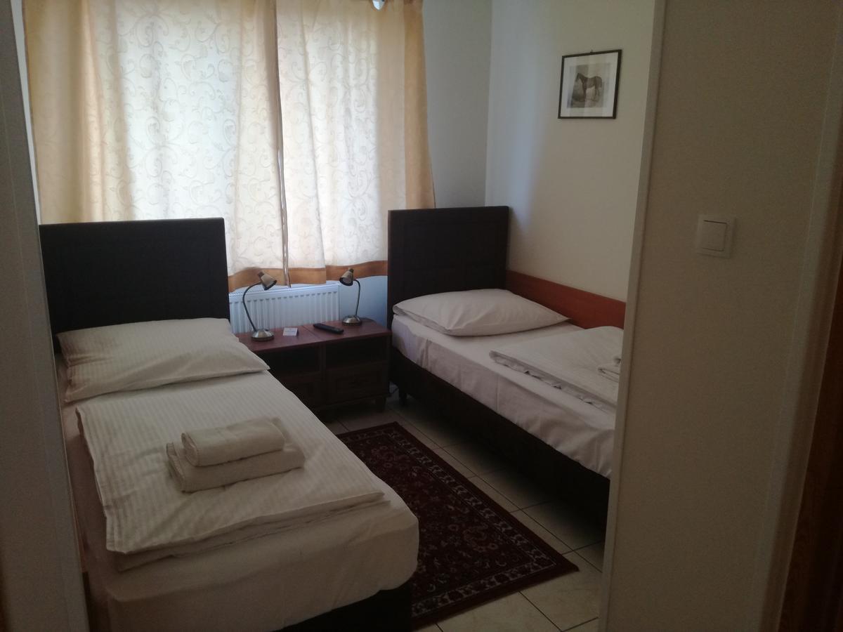 Villa Minerva Zielona Góra Esterno foto